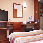 Brit Hotel Confort Nîmes Ouest - A9 sortie 25 - Pdj dès 5h30 - Parking PV - Terrasse&jardin - Pet friendly - Séminaire - Accueil groupe 3*