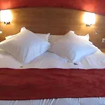 Brit Hotel Confort Nimes Ouest - A9 Sortie 25 3* Nîmes