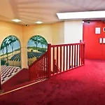 Brit Hotel Confort Nîmes Ouest - A9 sortie 25 - Pdj dès 5h30 - Parking PV - Terrasse&jardin - Pet friendly - Séminaire - Accueil groupe Hotel 3*