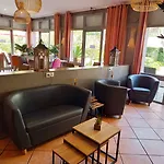 Brit Hotel Confort Nimes Ouest - A9 Sortie 25 3*