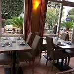 Brit Hotel Confort Nimes Ouest - A9 Sortie 25 Nîmes