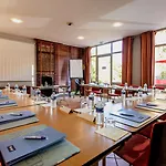 Hotel Brit Hotel Confort Nimes Ouest - A9 Sortie 25 3*