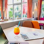Brit Hotel Confort Nîmes Ouest - A9 sortie 25 - Pdj dès 5h30 - Parking PV - Terrasse&jardin - Pet friendly - Séminaire - Accueil groupe Hotel 3*