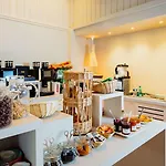 Brit Hotel Confort Nimes Ouest - A9 Sortie 25 Hotel 3*