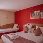 Brit Hotel Confort Nimes Ouest - A9 Sortie 25 Hotel
