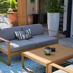 Brit Hotel Confort Nîmes Ouest - A9 sortie 25 - Pdj dès 5h30 - Parking PV - Terrasse&jardin - Pet friendly - Séminaire - Accueil groupe
