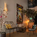 Brit Hotel Confort Nîmes Ouest - A9 sortie 25 - Pdj dès 5h30 - Parking PV - Terrasse&jardin - Pet friendly - Séminaire - Accueil groupe 3*