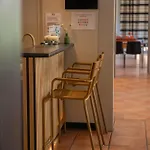 Brit Hotel Confort Nîmes Ouest - A9 sortie 25 - Pdj dès 5h30 - Parking PV - Terrasse&jardin - Pet friendly - Séminaire - Accueil groupe Nimes