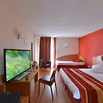 Brit Hotel Confort Nimes Ouest - A9 Sortie 25 Hotel Nîmes