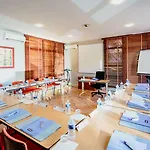 Brit Hotel Confort Nimes Ouest - A9 Sortie 25 Hotel 3*