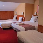 Brit Hotel Confort Nîmes Ouest - A9 sortie 25 - Pdj dès 5h30 - Parking PV - Terrasse&jardin - Pet friendly - Séminaire - Accueil groupe Nimes