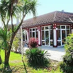 Brit Hotel Confort Nîmes Ouest - A9 sortie 25 - Pdj dès 5h30 - Parking PV - Terrasse&jardin - Pet friendly - Séminaire - Accueil groupe 3*
