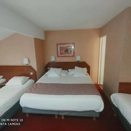 Hotel Kyriad Ouest - Sortie Autoroute Ouest A9 A54 - Parking Gratuit - Terrasse - Jardin - Plateau Repas - Petit Dejeuner Des 5h30 - Animaux Bienvenue 3*