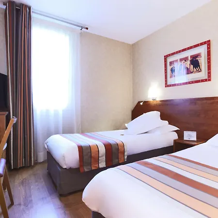 Kyriad Ouest - Sortie Autoroute Ouest A9 A54 - Parking Gratuit - Terrasse - Jardin - Plateau Repas - Petit Dejeuner Des 5h30 - Animaux Bienvenue 3*