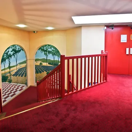 Kyriad Ouest - Sortie Autoroute Ouest A9 A54 - Parking Gratuit - Terrasse - Jardin - Plateau Repas - Petit Dejeuner Des 5h30 - Animaux Bienvenue 酒店 3*