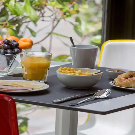 Kyriad Ouest - Sortie Autoroute Ouest A9 A54 - Parking Gratuit - Terrasse - Jardin - Plateau Repas - Petit Dejeuner Des 5h30 - Animaux Bienvenue 3*