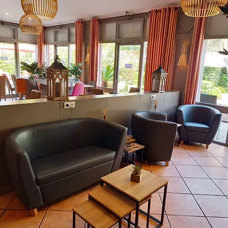 Kyriad Ouest - Sortie Autoroute Ouest A9 A54 - Parking Gratuit - Terrasse - Jardin - Plateau Repas - Petit Dejeuner Des 5h30 - Animaux Bienvenue 3*