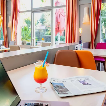 Brit Confort Ouest - A9 Sortie 25 Hotel 3*