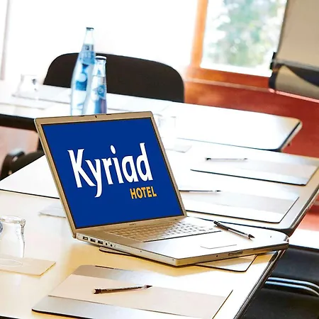 酒店 Kyriad Ouest - Sortie Autoroute Ouest A9 A54 - Parking Gratuit - Terrasse - Jardin - Plateau Repas - Petit Dejeuner Des 5h30 - Animaux Bienvenue