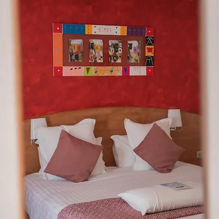 酒店 Kyriad Ouest - Sortie Autoroute Ouest A9 A54 - Parking Gratuit - Terrasse - Jardin - Plateau Repas - Petit Dejeuner Des 5h30 - Animaux Bienvenue 尼姆