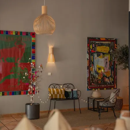 Kyriad Ouest - Sortie Autoroute Ouest A9 A54 - Parking Gratuit - Terrasse - Jardin - Plateau Repas - Petit Dejeuner Des 5h30 - Animaux Bienvenue Hotel Nîmes