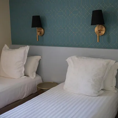 Hotel Kyriad Ouest - Sortie Autoroute Ouest A9 A54 - Parking Gratuit - Terrasse - Jardin - Plateau Repas - Petit Dejeuner Des 5h30 - Animaux Bienvenue 3*