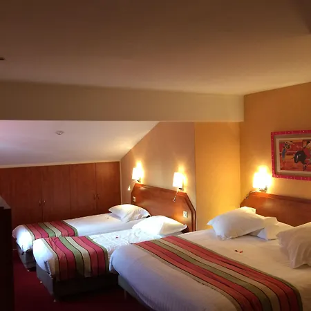 Kyriad Ouest - Sortie Autoroute Ouest A9 A54 - Parking Gratuit - Terrasse - Jardin - Plateau Repas - Petit Dejeuner Des 5h30 - Animaux Bienvenue 3*