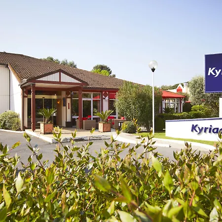 Kyriad Ouest - Sortie Autoroute Ouest A9 A54 - Parking Gratuit - Terrasse - Jardin - Plateau Repas - Petit Dejeuner Des 5h30 - Animaux Bienvenue Hotel 3*