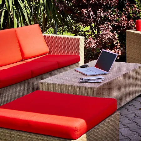 Kyriad Ouest - Sortie Autoroute Ouest A9 A54 - Parking Gratuit - Terrasse - Jardin - Plateau Repas - Petit Dejeuner Des 5h30 - Animaux Bienvenue Hotel 3*