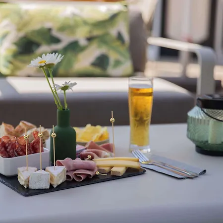 Kyriad Ouest - Sortie Autoroute Ouest A9 A54 - Parking Gratuit - Terrasse - Jardin - Plateau Repas - Petit Dejeuner Des 5h30 - Animaux Bienvenue Hotel 3*