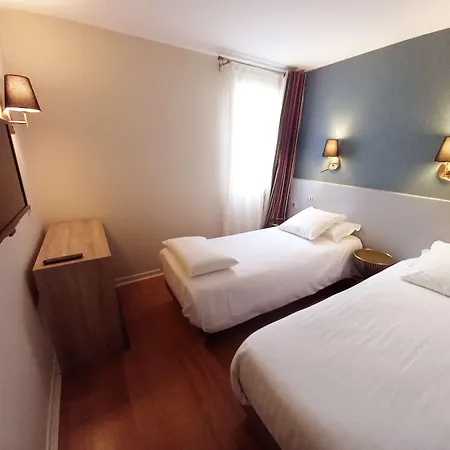 Kyriad Ouest - Sortie Autoroute Ouest A9 A54 - Parking Gratuit - Terrasse - Jardin - Plateau Repas - Petit Dejeuner Des 5h30 - Animaux Bienvenue Hotel 3*