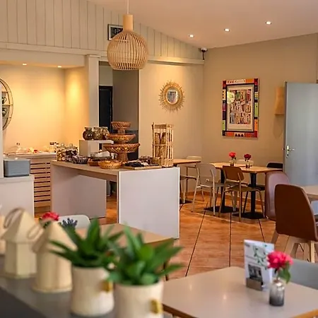 Brit Confort Ouest - A9 Sortie 25 Hotel