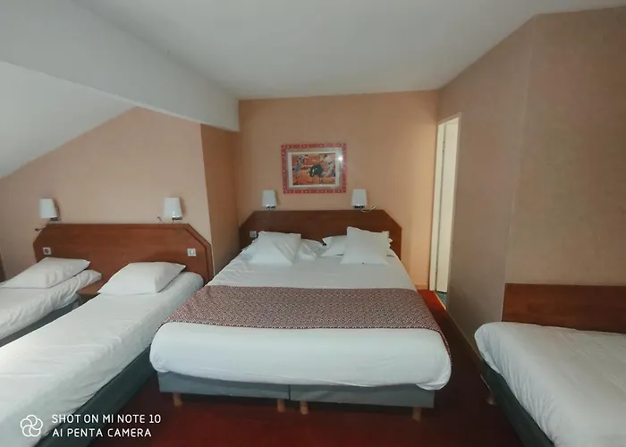 Hotel Kyriad Ouest - Sortie Autoroute Ouest A9 A54 - Parking Gratuit - Terrasse - Jardin - Plateau Repas - Petit Déjeuner Dès 5h30 - Animaux Bienvenue 3*