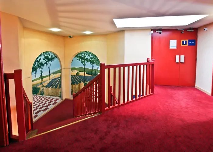 Kyriad Ouest A9 מלון 3*