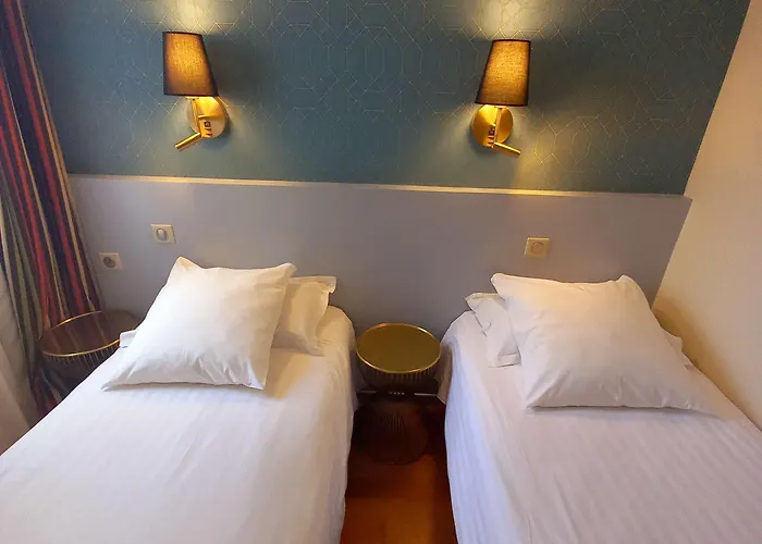 Kyriad Ouest - Sortie Autoroute Ouest A9 A54 - Parking Gratuit - Terrasse - Jardin - Plateau Repas - Petit Déjeuner Dès 5h30 - Animaux Bienvenue Hotel