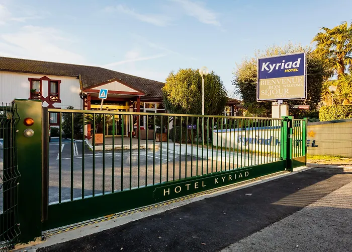 Kyriad Ouest A9 מלון