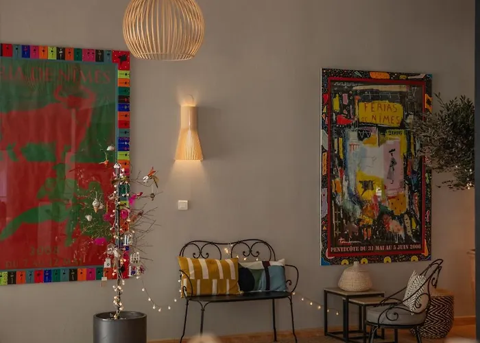 Kyriad Ouest - Sortie Autoroute Ouest A9 A54 - Parking Gratuit - Terrasse - Jardin - Plateau Repas - Petit Déjeuner Dès 5h30 - Animaux Bienvenue Hotel Nîmes