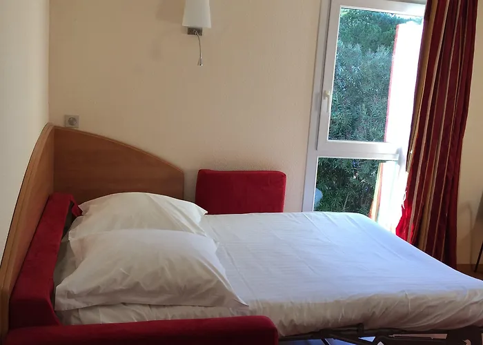 ホテル Kyriad Ouest A9 3*