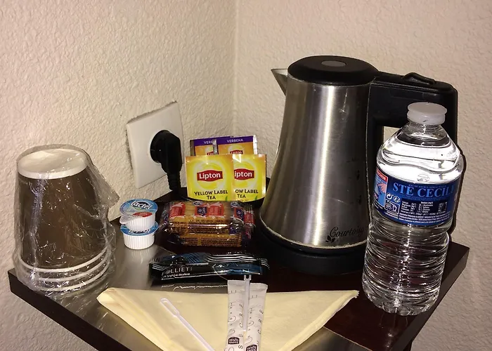 ホテル Kyriad Ouest A9 ニーム