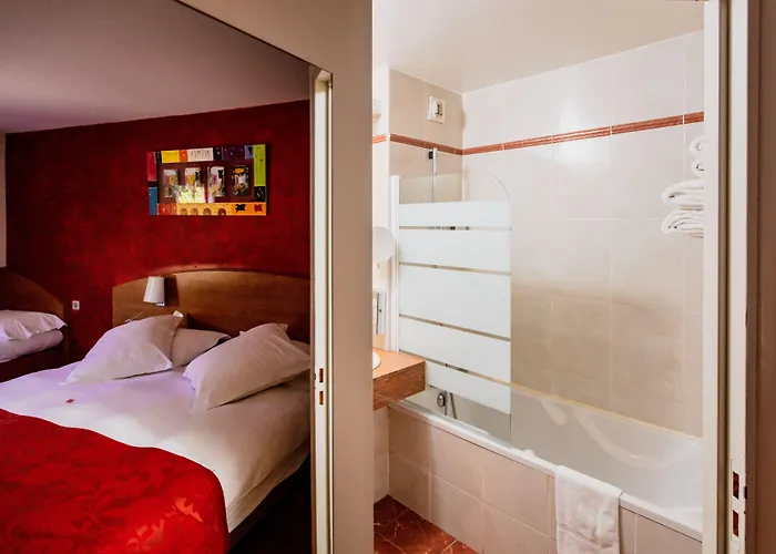 Hotel Kyriad Ouest - Sortie Autoroute Ouest A9 A54 - Parking Gratuit - Terrasse - Jardin - Plateau Repas - Petit Déjeuner Dès 5h30 - Animaux Bienvenue 3*