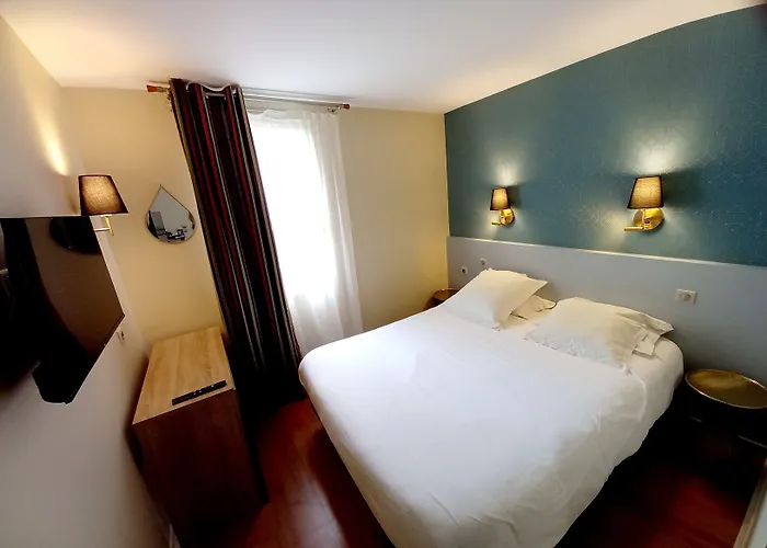 Kyriad Ouest - Sortie Autoroute Ouest A9 A54 - Parking Gratuit - Terrasse - Jardin - Plateau Repas - Petit Déjeuner Dès 5h30 - Animaux Bienvenue Nîmes